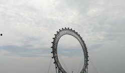 潍坊摩天轮渤海之眼吃瓜视频,高空视角下的夏日吃瓜盛宴